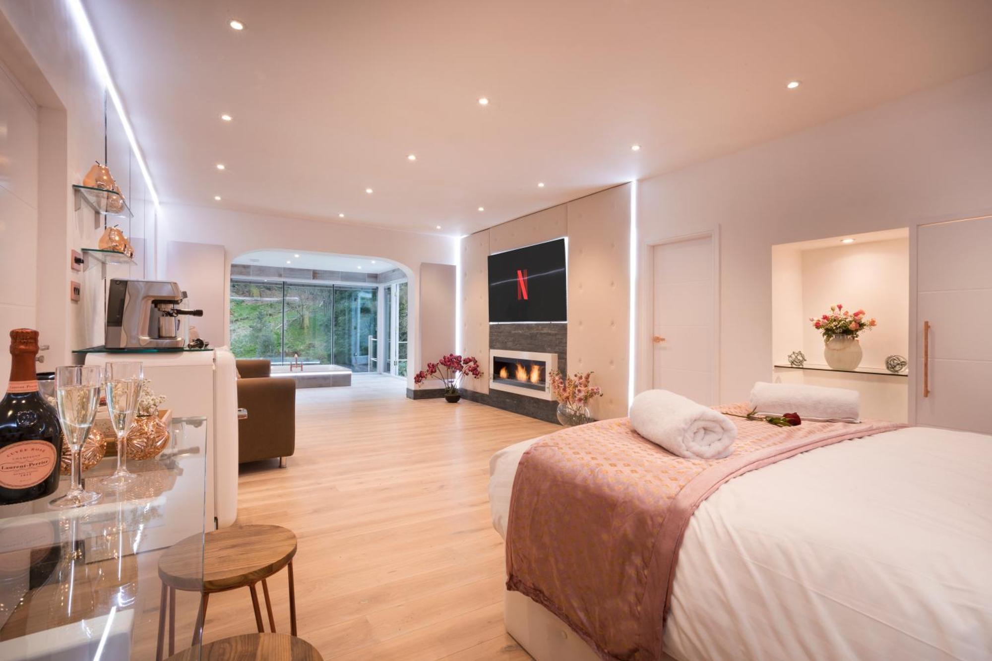 Aphrodites Group - Luxury Hot Tub Suites In Central Lake District! Bowness-on-Windermere Ngoại thất bức ảnh