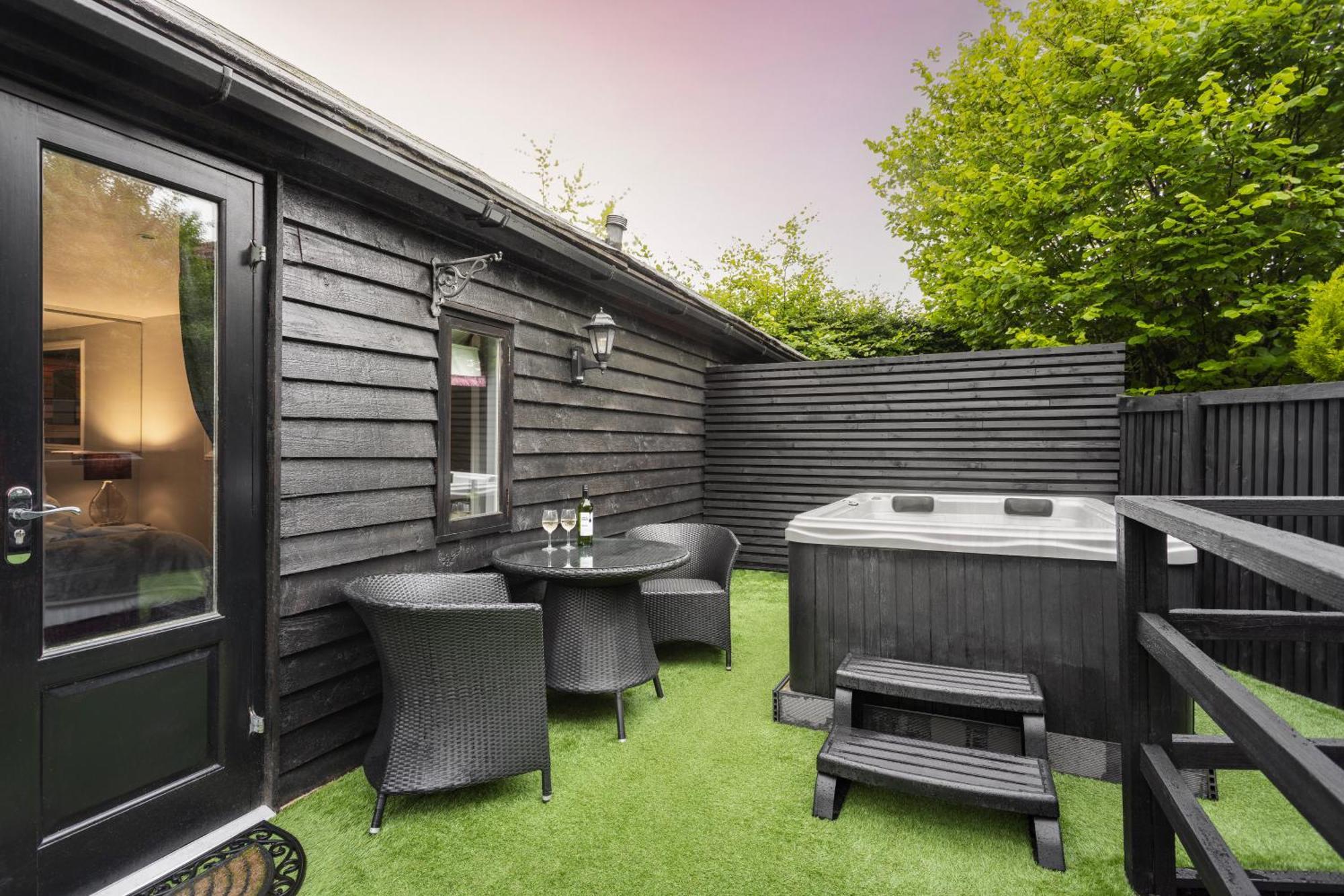 Aphrodites Group - Luxury Hot Tub Suites In Central Lake District! Bowness-on-Windermere Ngoại thất bức ảnh