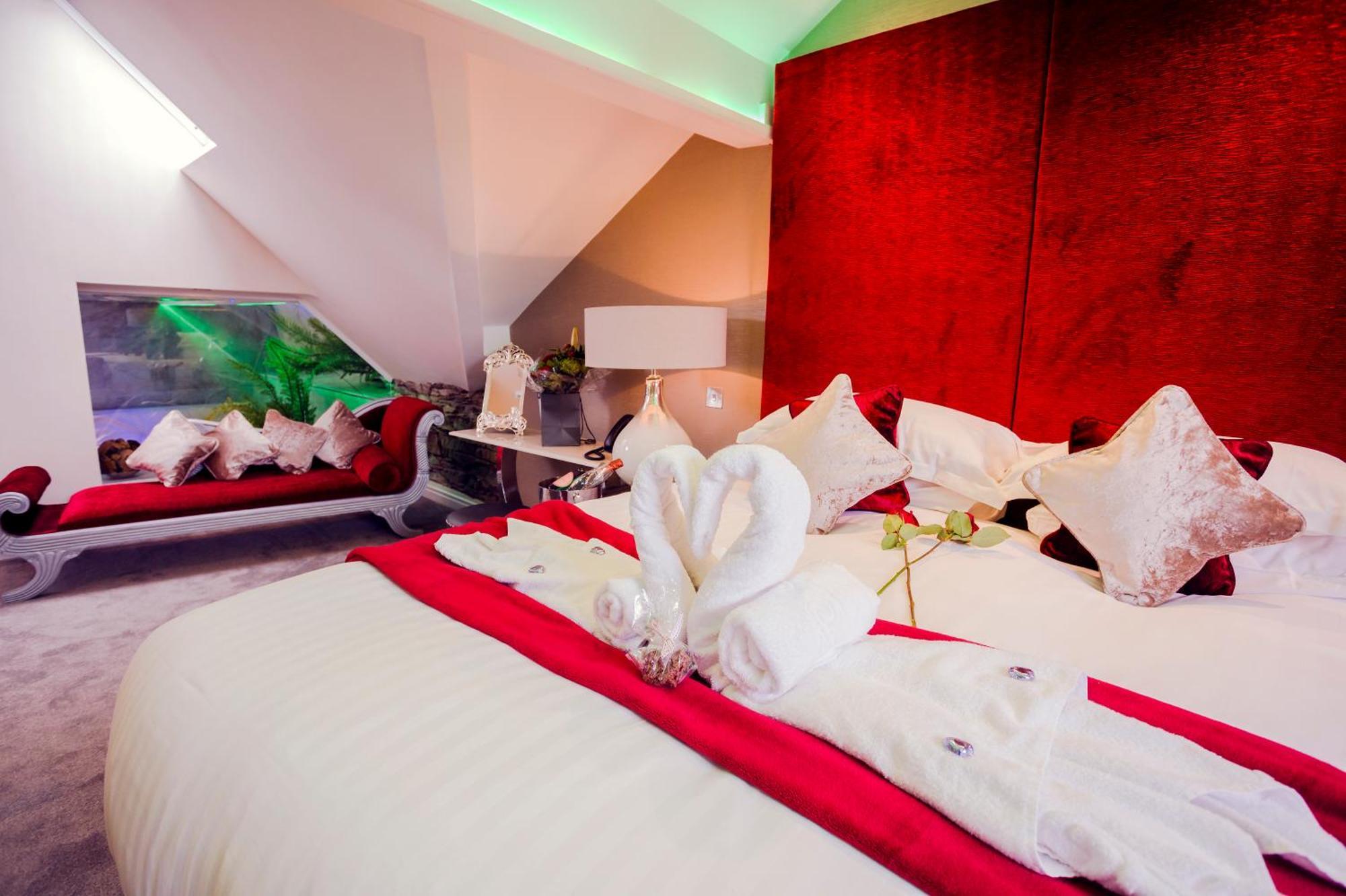 Aphrodites Group - Luxury Hot Tub Suites In Central Lake District! Bowness-on-Windermere Ngoại thất bức ảnh