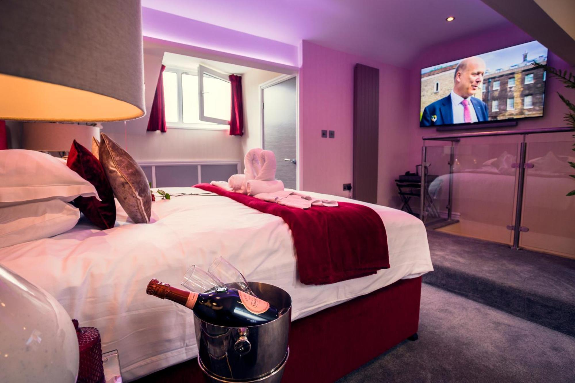 Aphrodites Group - Luxury Hot Tub Suites In Central Lake District! Bowness-on-Windermere Ngoại thất bức ảnh